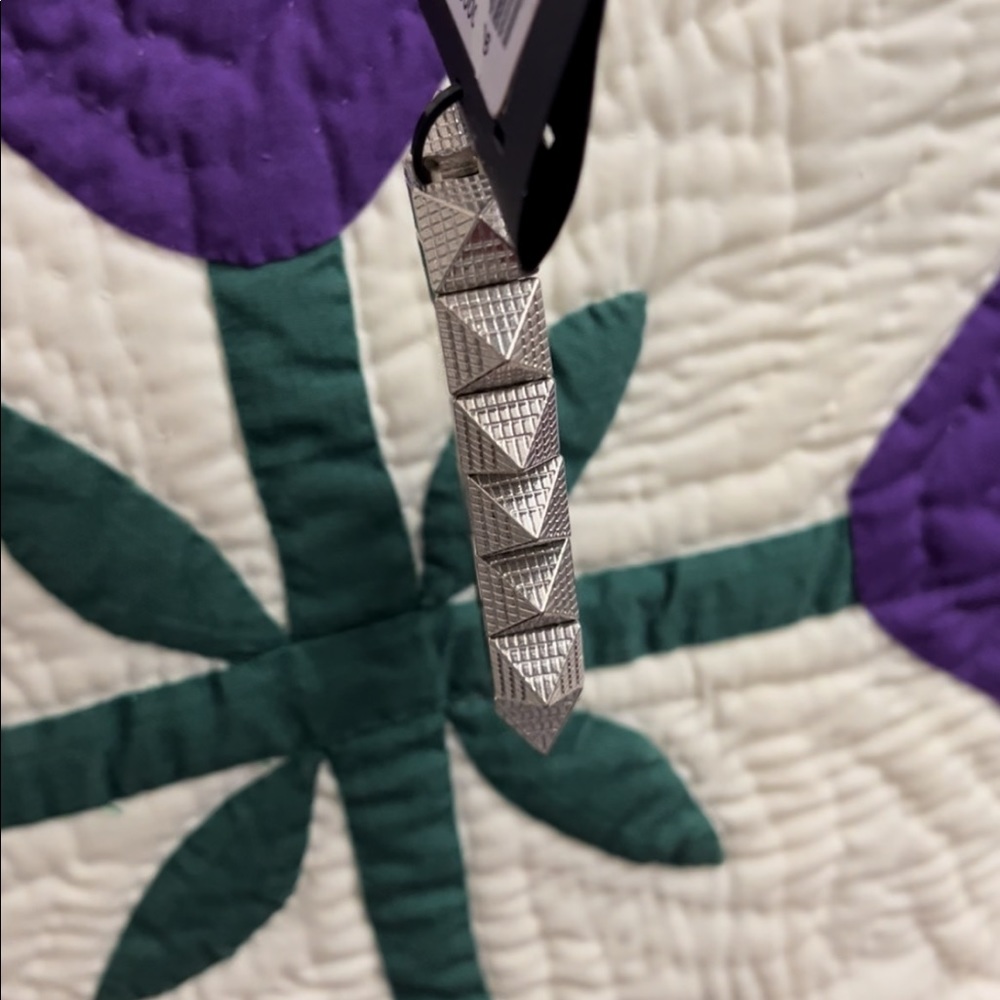 2Unisex metal Bracelets/ 2 ribbon rings / 1 gold tone metal ring/ - Picture 4 of 8